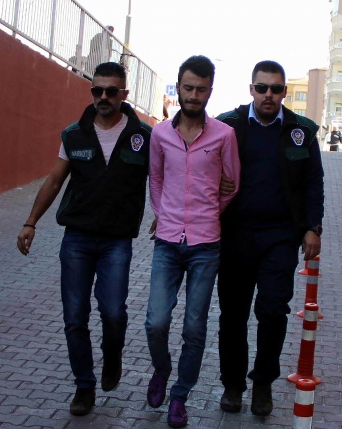 Yaşı Küçük Çocuğa Uyuşturucu Veren Şahıs Yakalandı