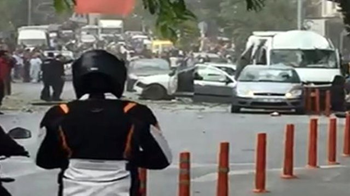 Yenibosna\'da Bir Araçta Patlama Meydana Geldi.