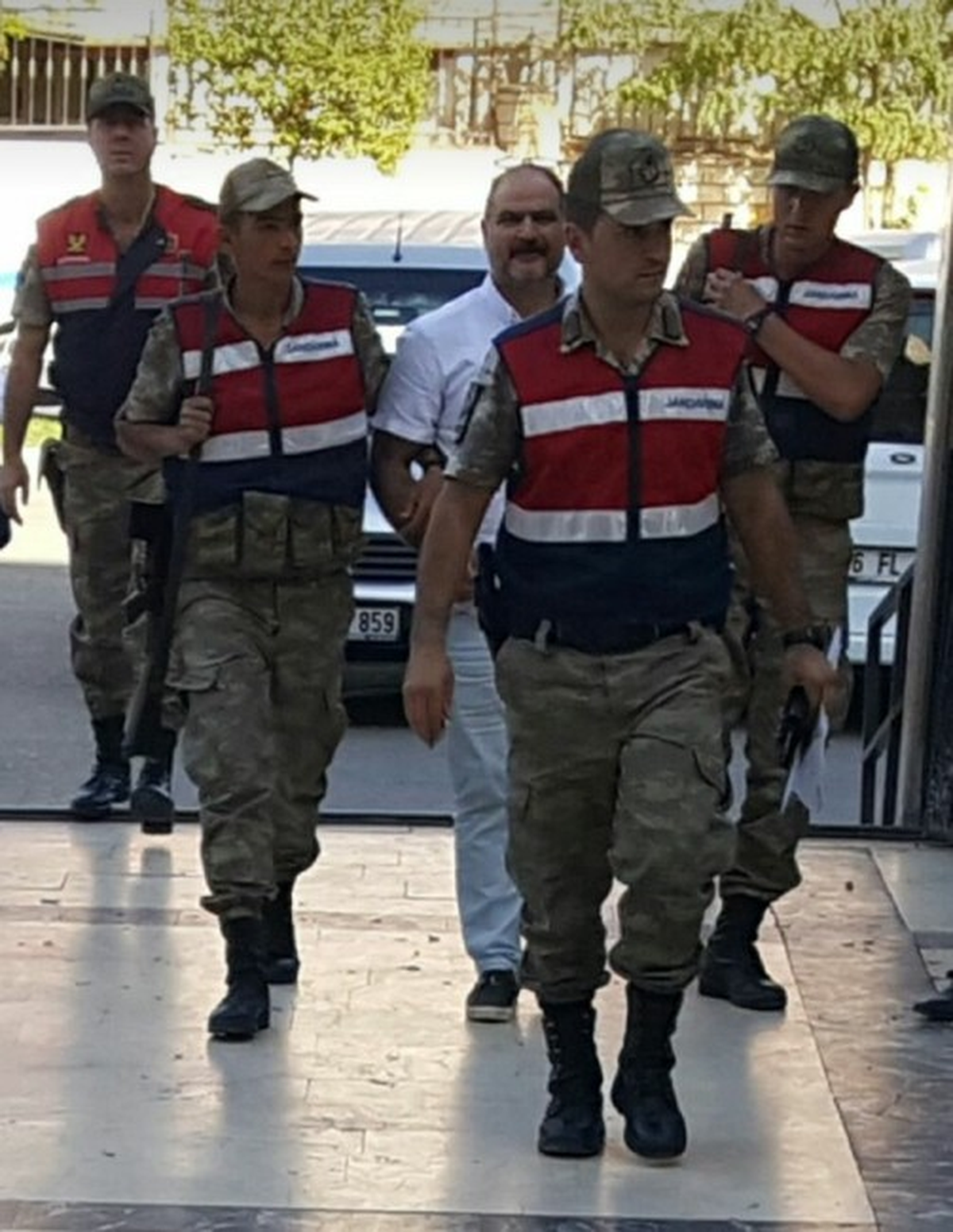 2 Yıl 6 Ay Hapis Cezası Bulunan Sahte Diş Doktoru Yakalandı