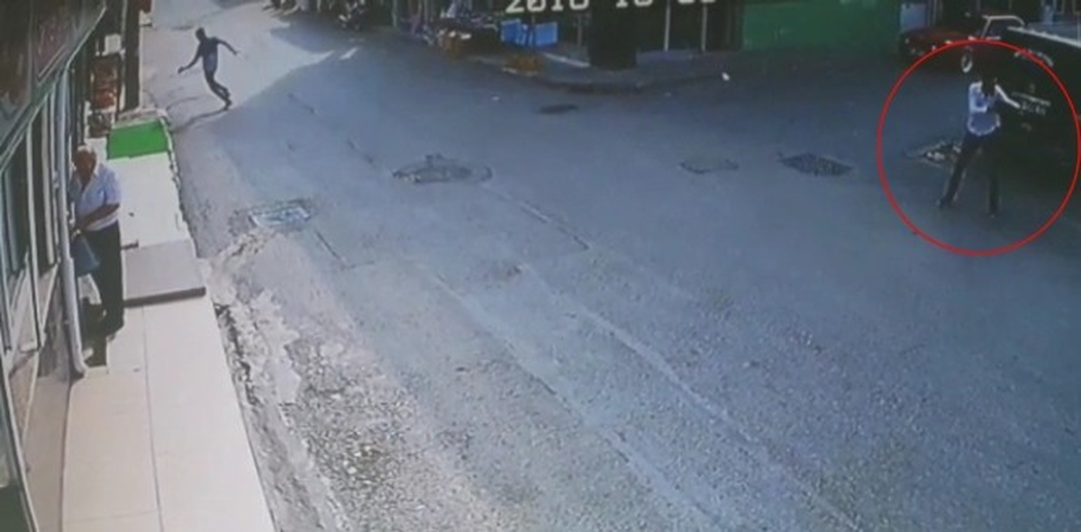 İzmir\'de 8 Kişi, Pompalı Tüfeklerle Güpegündüz Dehşet Saçtı