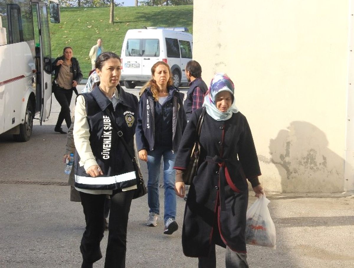 Açığa Alınan 26 Öğretmen Adliyeye Sevk Edildi