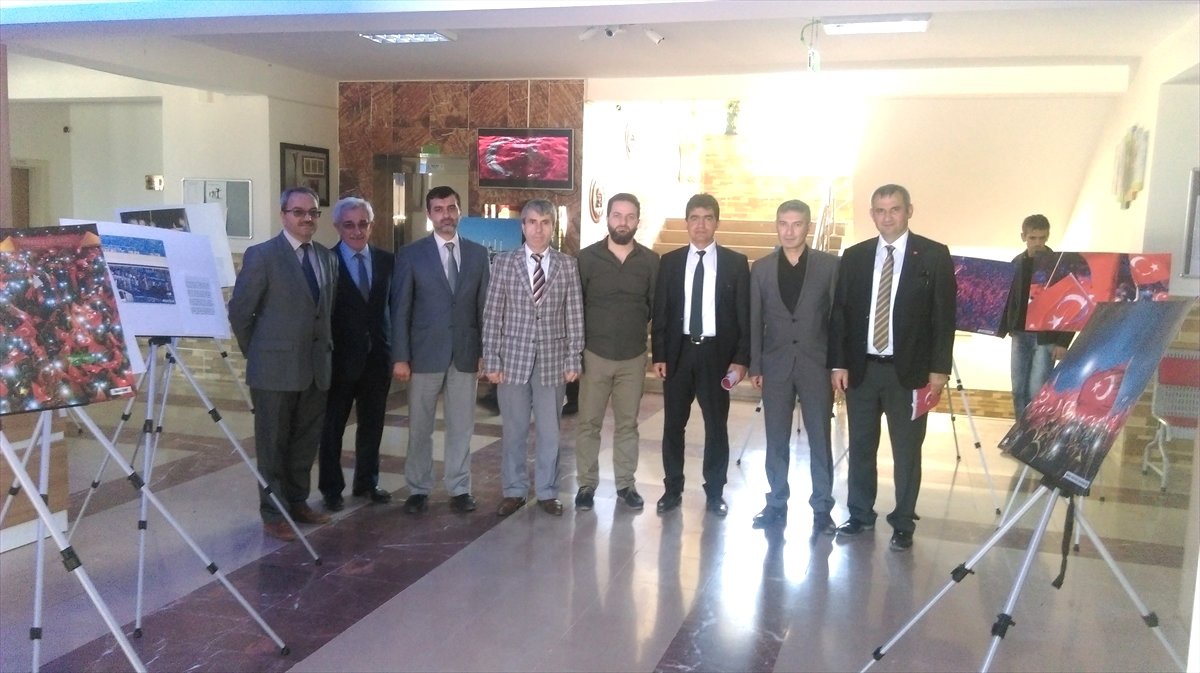 Almus\'ta Demokrasi Şehitlerini Anma Fotoğraf Sergisi Açıldı