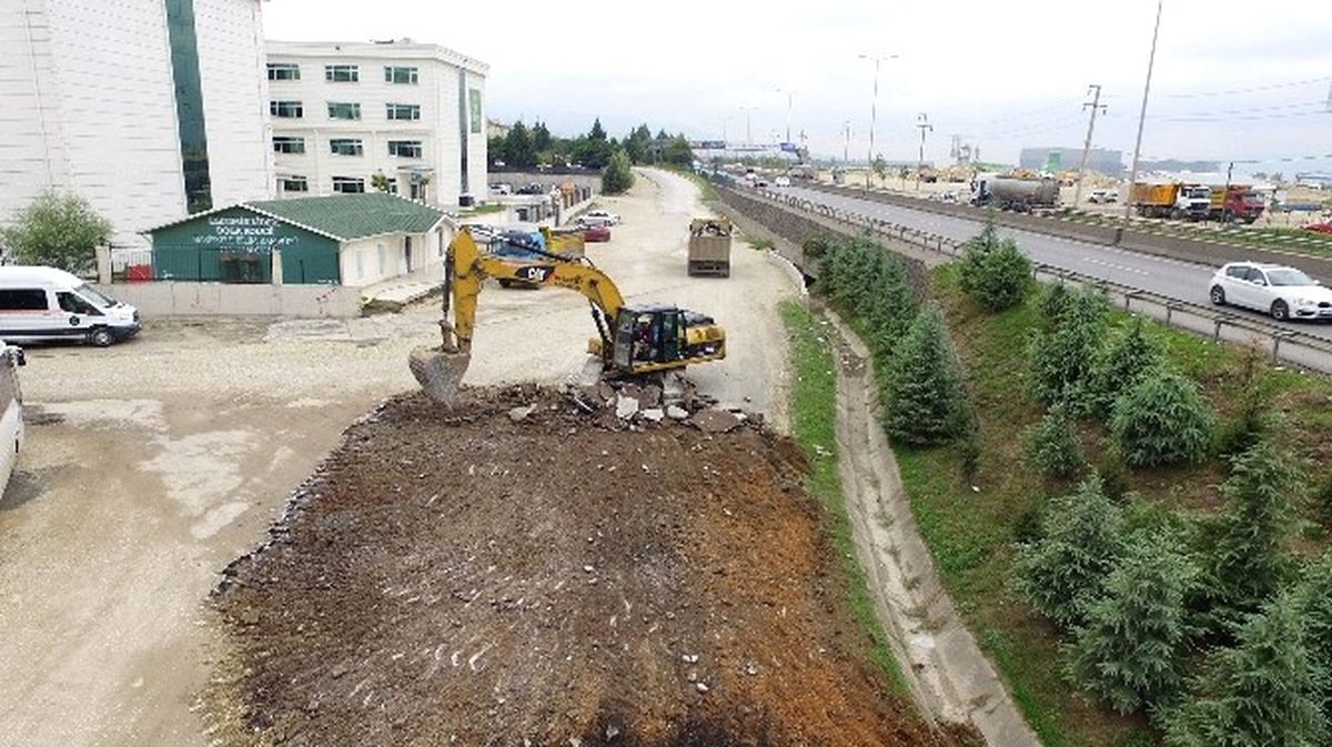 Başiskele\'de Yolların Bakım ve Onarım Çalışmaları Devam Ediyor
