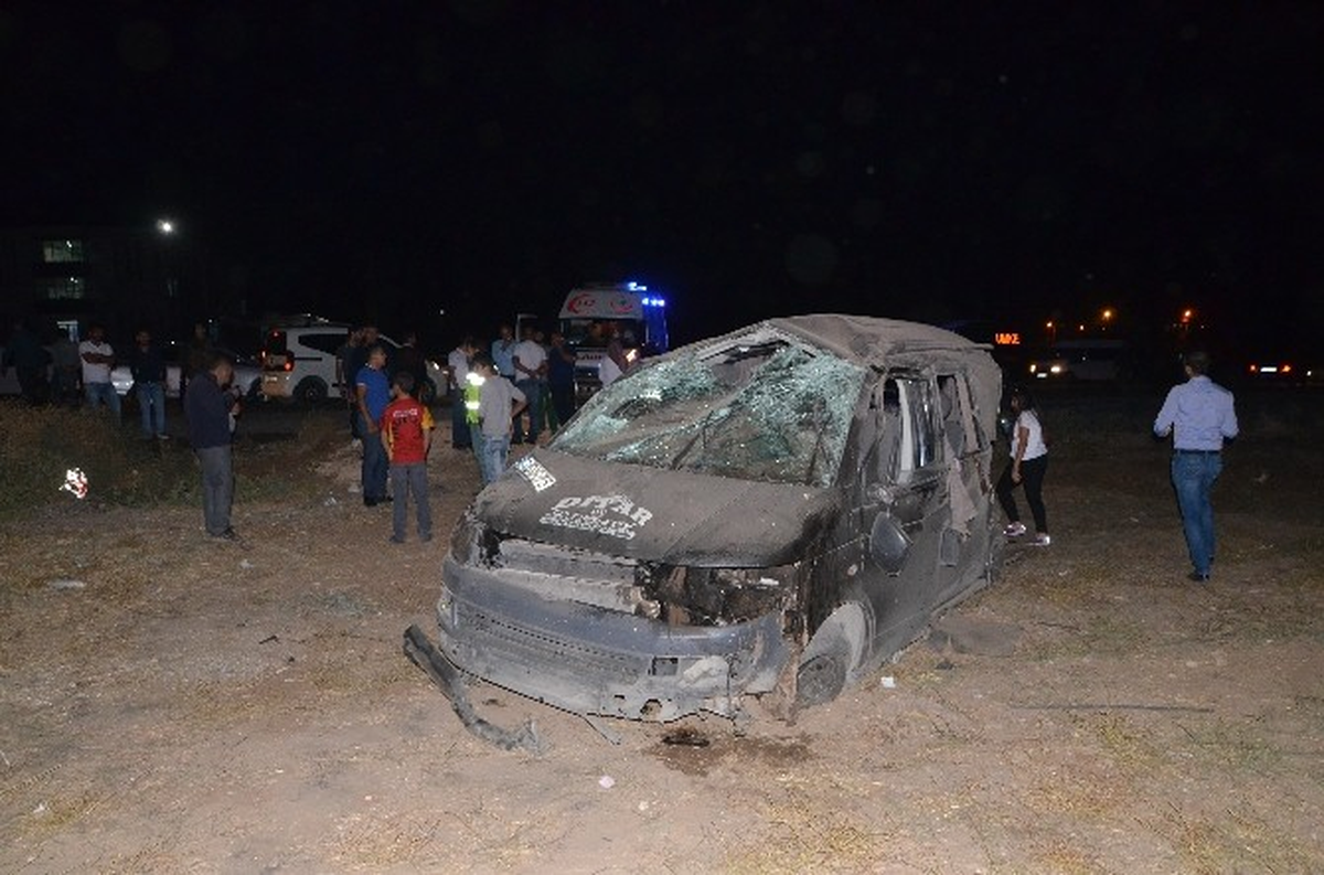 Batman\'da Trafik Kazası: 1 Ölü, 9 Yaralı