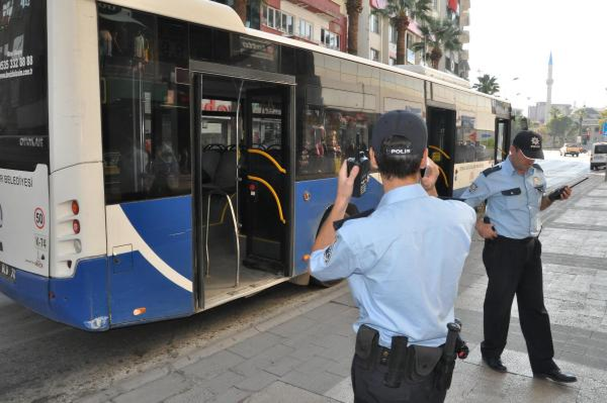 Belediye Otobüsündeki Şüpheli Poşet Korkuttu