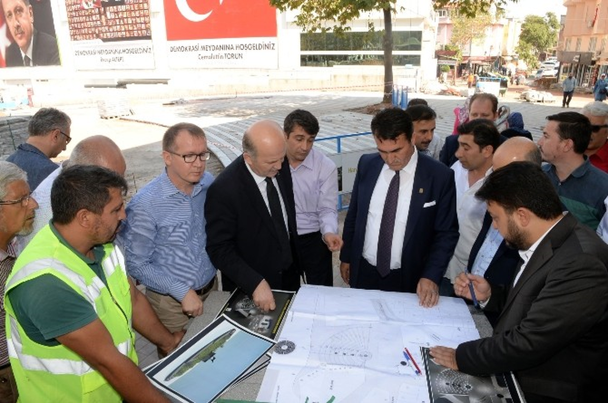 Demokrasi Meydanı\'nda Çalışmalar Sürüyor