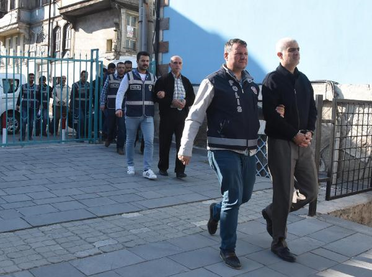 Fetö Soruşturmasında Gözaltına Alınan Öğretmenler Adliyede