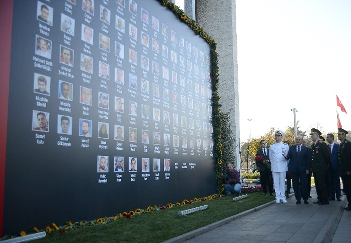 Genelkurmay Başkanı Orgeneral Akar\'dan İstanbul Büyükşehir Belediyesi\'ne Taziye Ziyareti