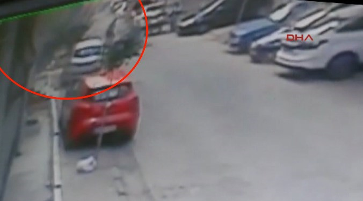 Yenibosna'da Bombalı Motosikletin Patlama Anı Kamerada