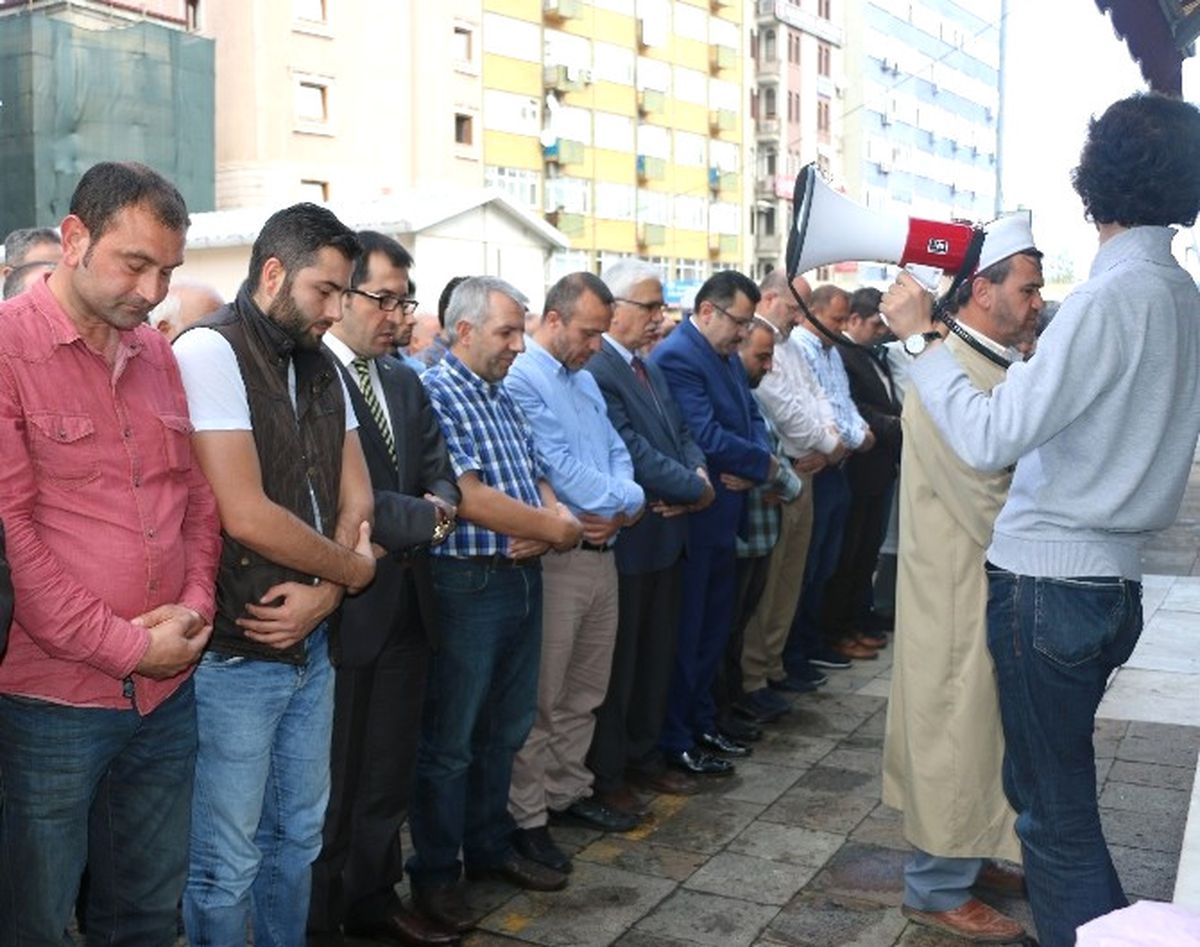 Halep\'teki Şehitler İçin Trabzon\'da Gıyabi Cenaze Namazı Kılındı