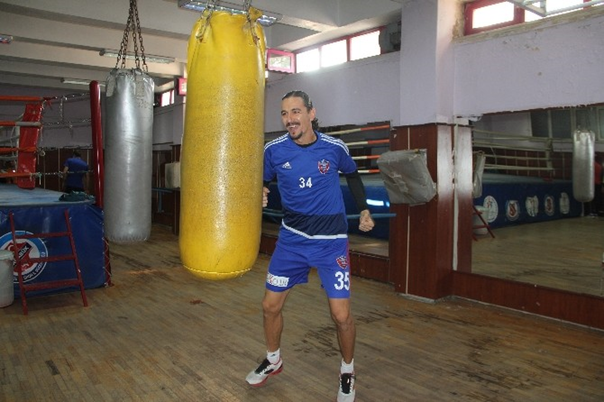 Karabükspor\'da Kalecilere Boks Eğitimi