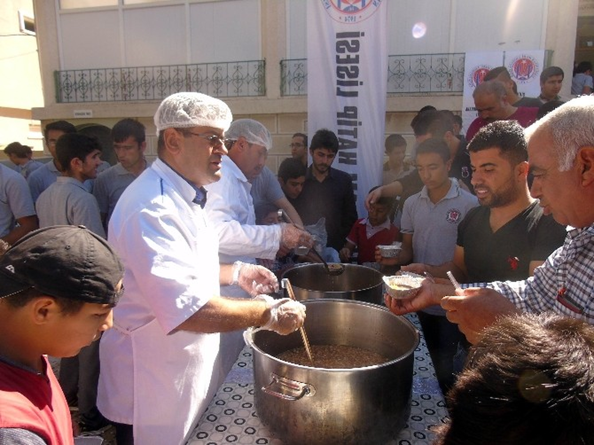 Kilis Anadolu Erkek İmam Hatip Lisesinden Aşure İkramı