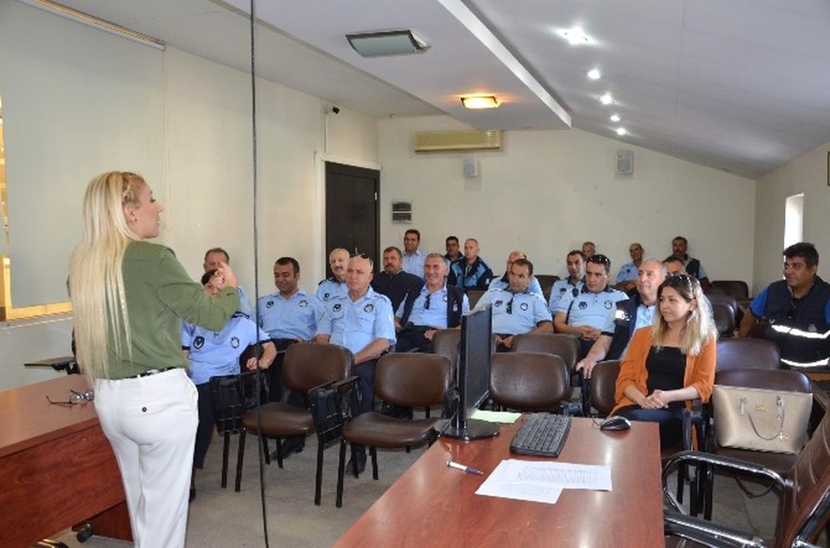 Kuşadası\'nda Zabıta Personeline Eğitim Semineri