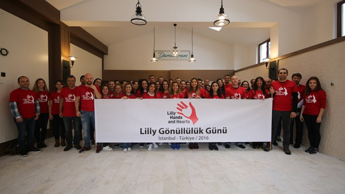 Lilly Gönüllüleri Darülaceze\'de Yaşlılarla Buluştu