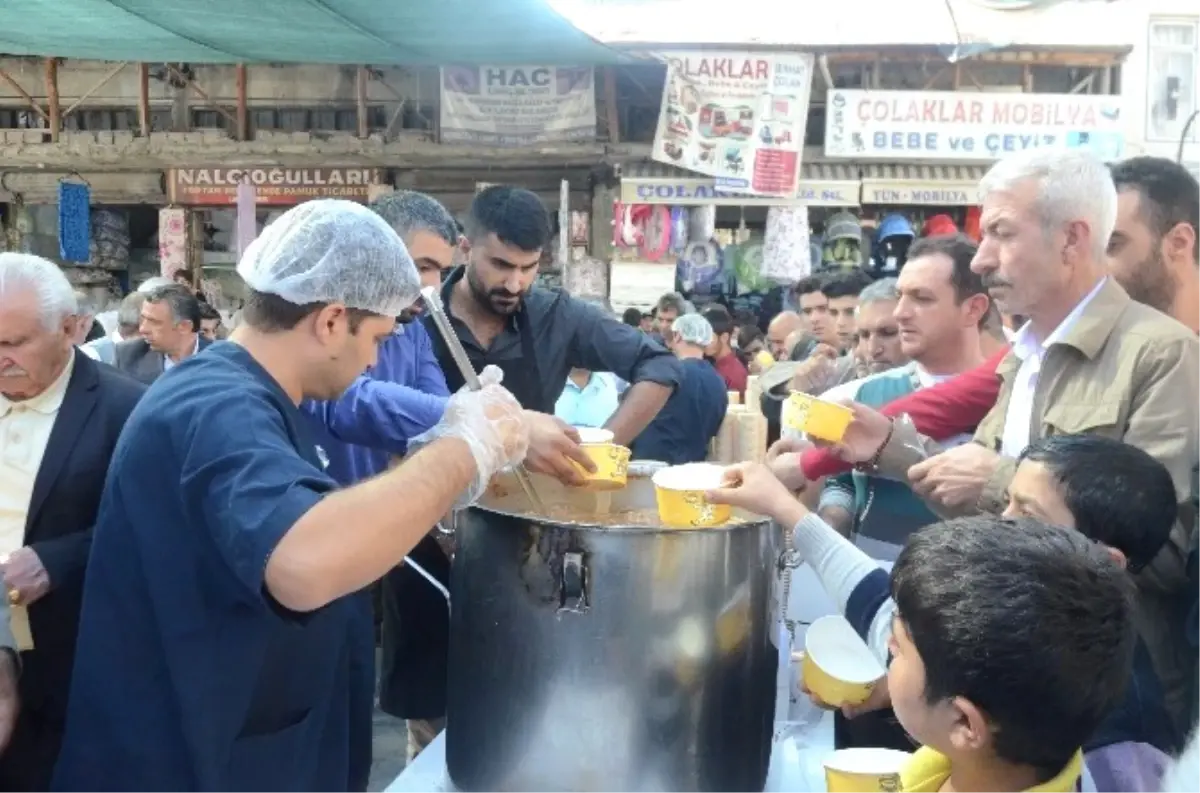 Malatya\'da Yılın İlk Aşuresi Dağıtıldı