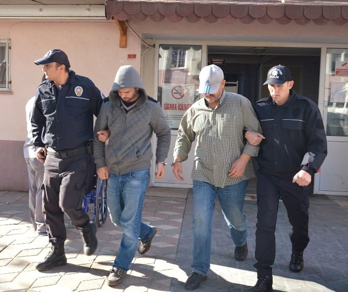 Manisa\'da 25 Polis Adliyeye Sevk Edildi