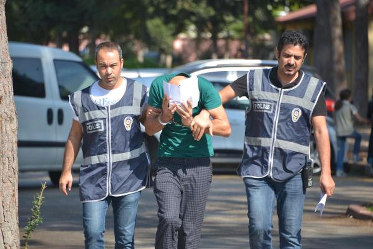Müşteriye Güvenmeyince Swinger Partisine Kendisi Gitmeyip Eşini Gönderdi
