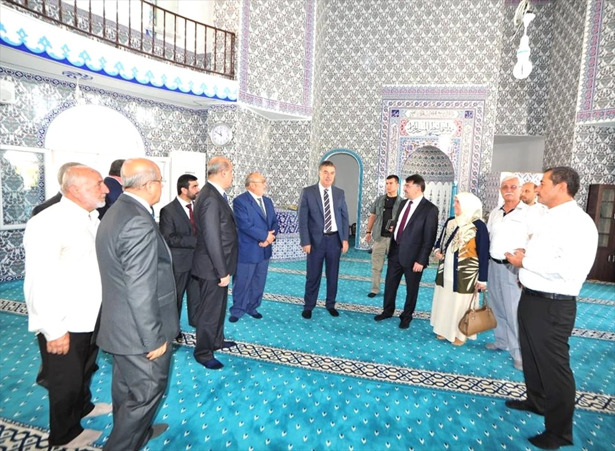 Osmaniye\'de Yeni Ünal Camii İbadete Açıldı
