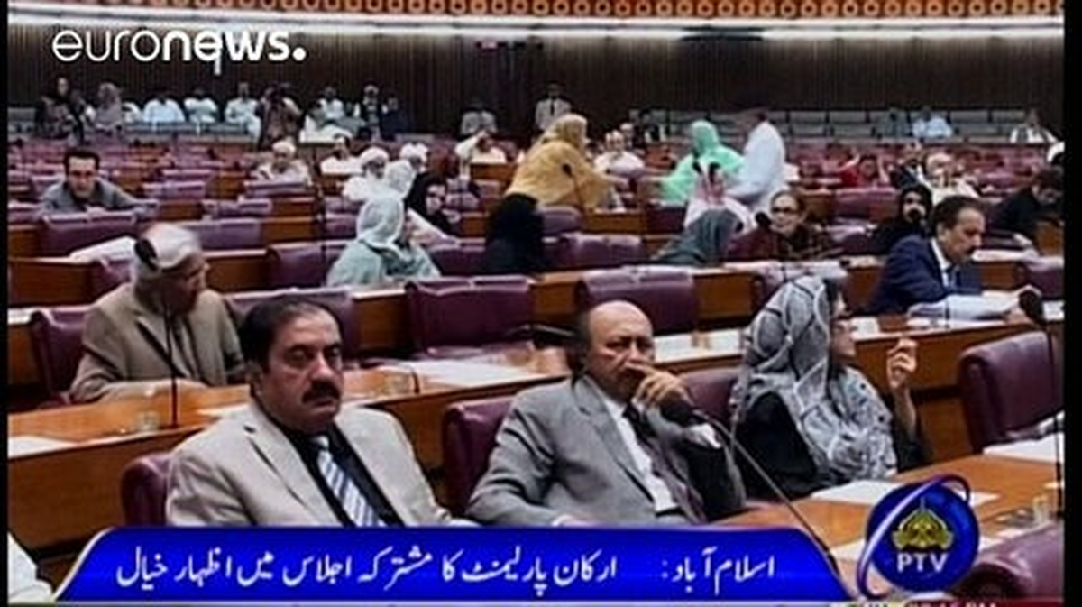 Pakistan\'da \'Namus Cinayeti\' İşleyenlerin Serbest Kalmasını Sağlayan Yasal Boşluk Giderildi