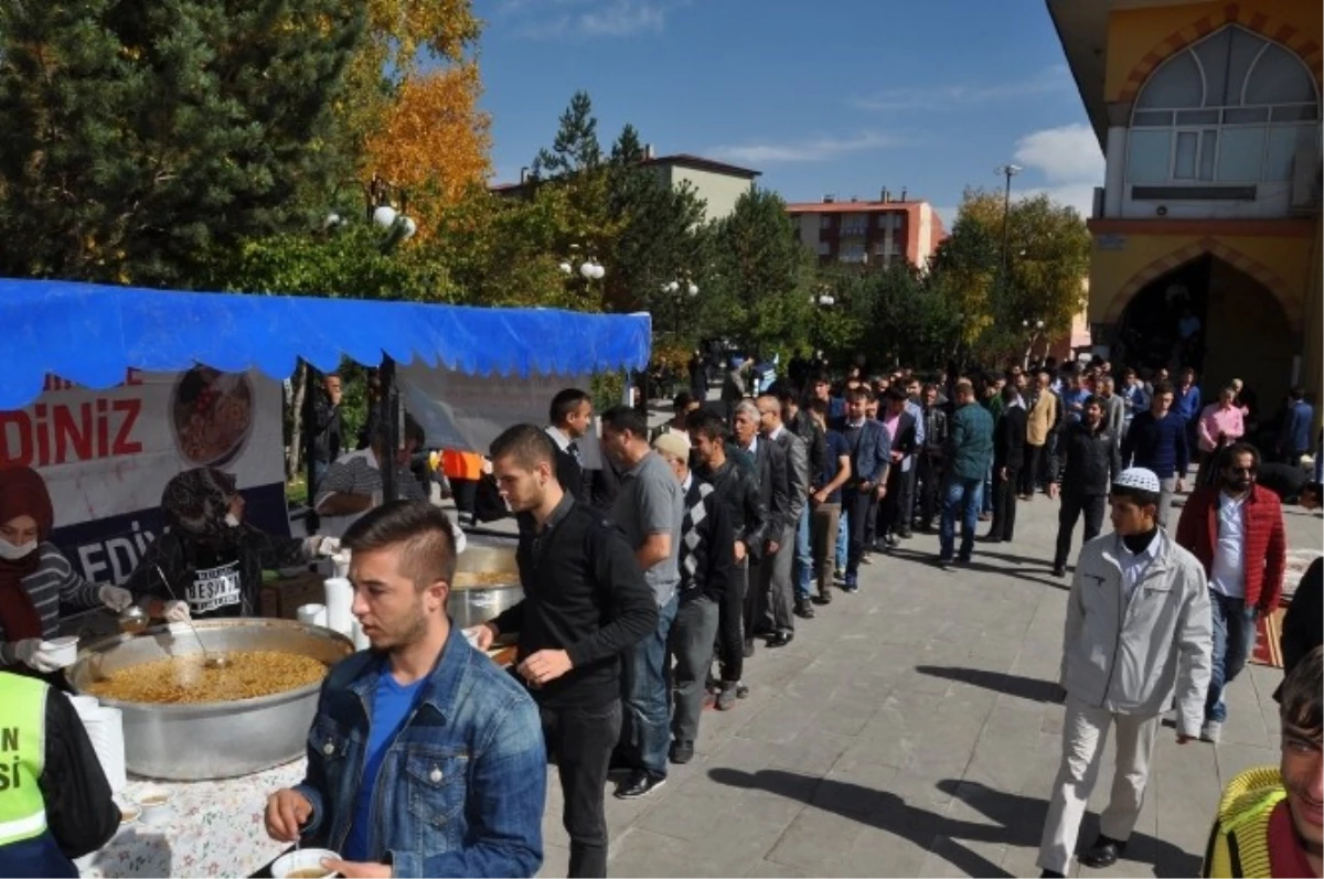 Palandöken Belediyesi, Aşure İkram Etti…