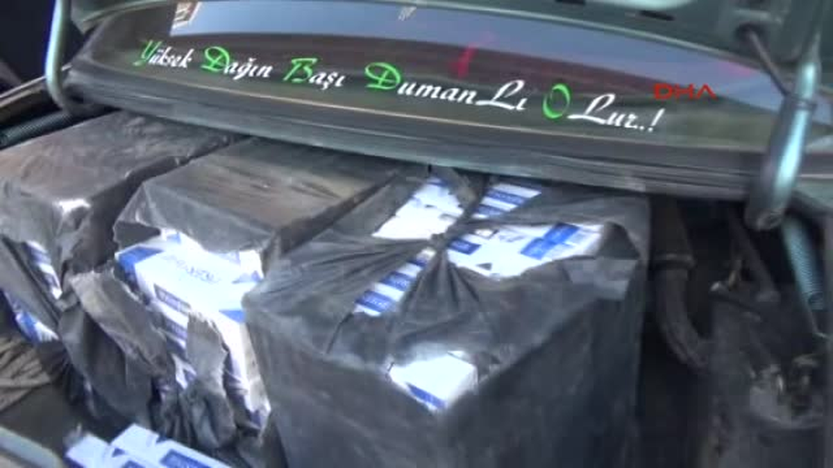Şanlıurfa Birecik\'te Otomobilde 2 Bin Paket Kaçak Sigara Ele Geçirildi