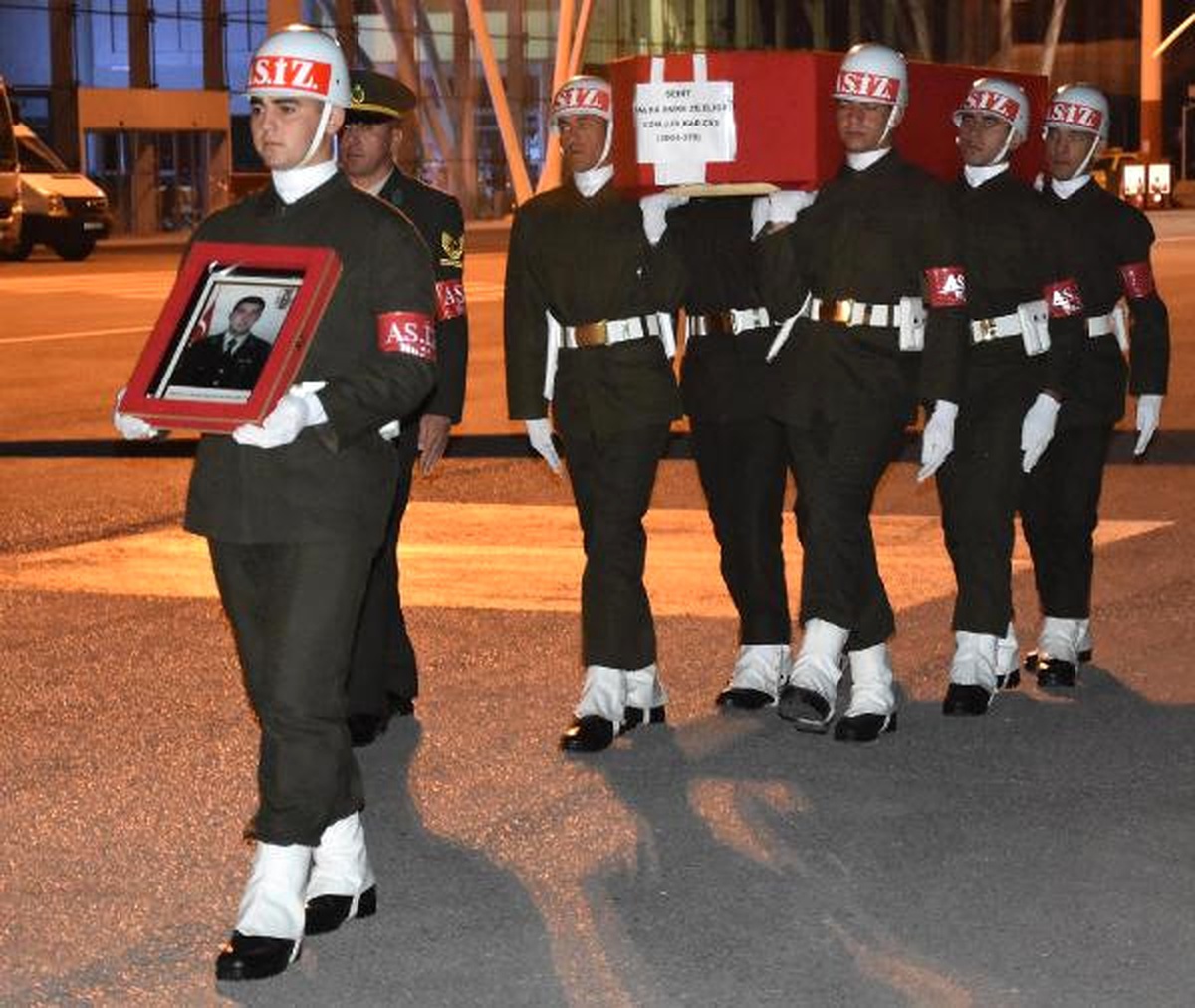 Şehit Uzman Çavuş Zileligil\'in Cenazesi Memleketi Sivas\'a Getirildi
