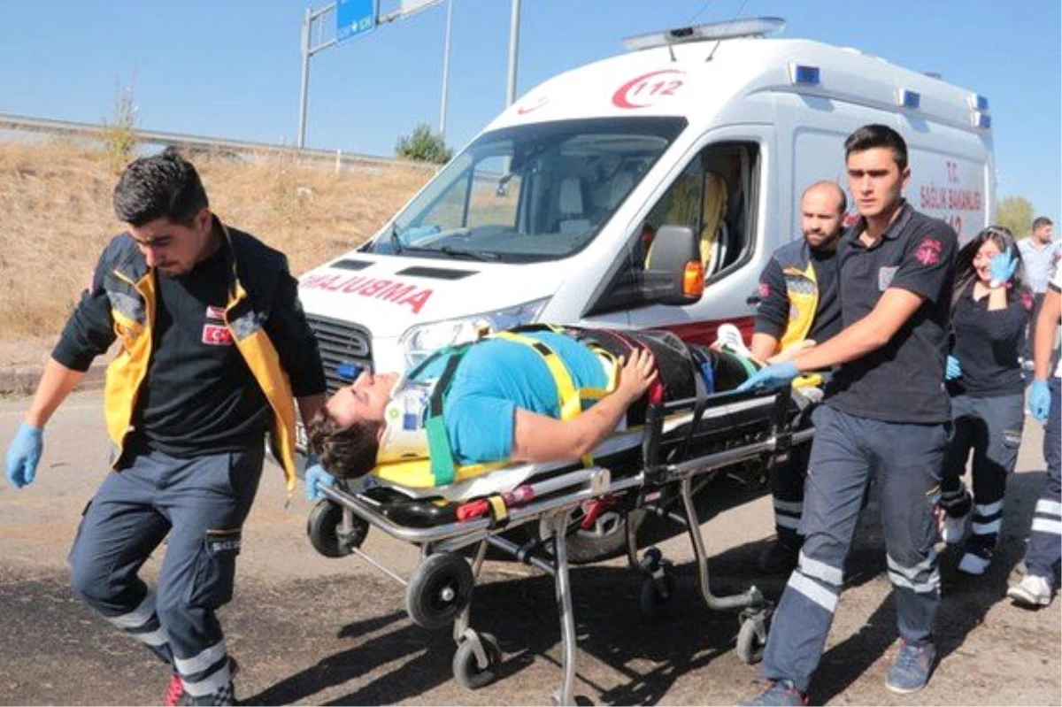 Sivas Belediyesporlu Futbolcular, Yakınlarda Kaza Olunca Olay Yerine Koştu