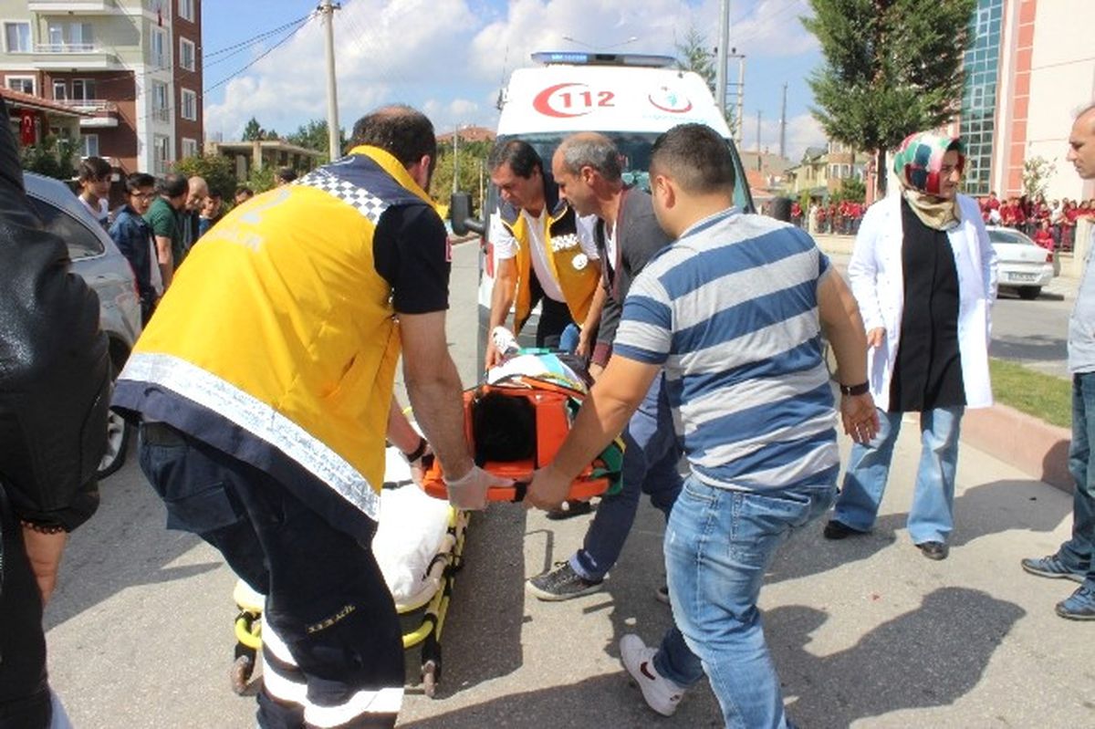 Tavşanlı\'da Trafik Kazası: 2 Yaralı