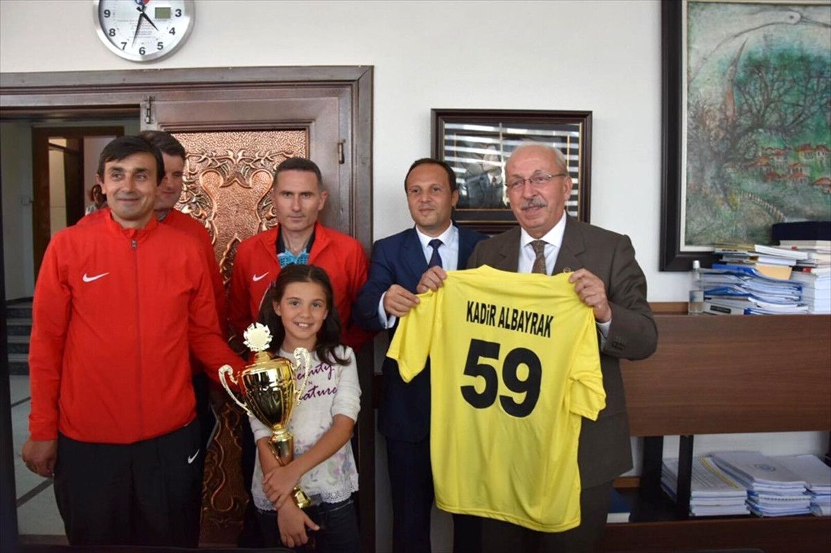 Tekirdağ Dost Veteranlar Takımı Albayrak\'ı Ziyaret Etti