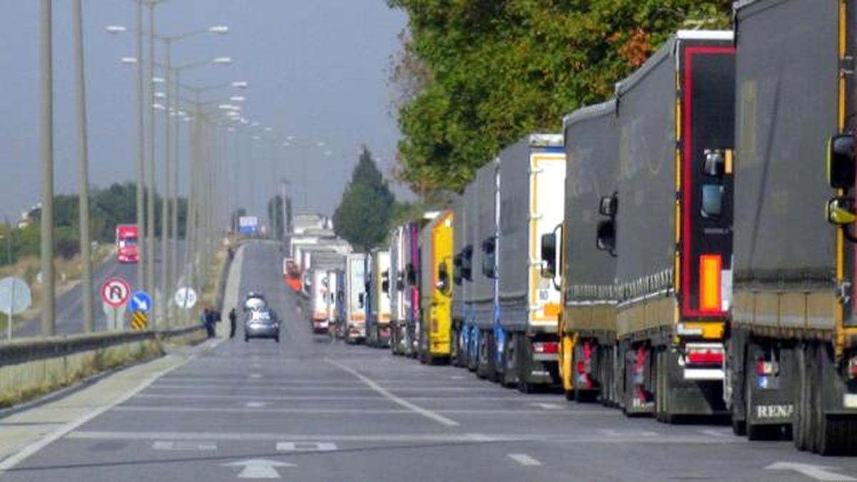 TIR Sürücüleri; Türk Araçlarından Yabancı Tüm Gümrüklerde Rüşvet Alınıyor