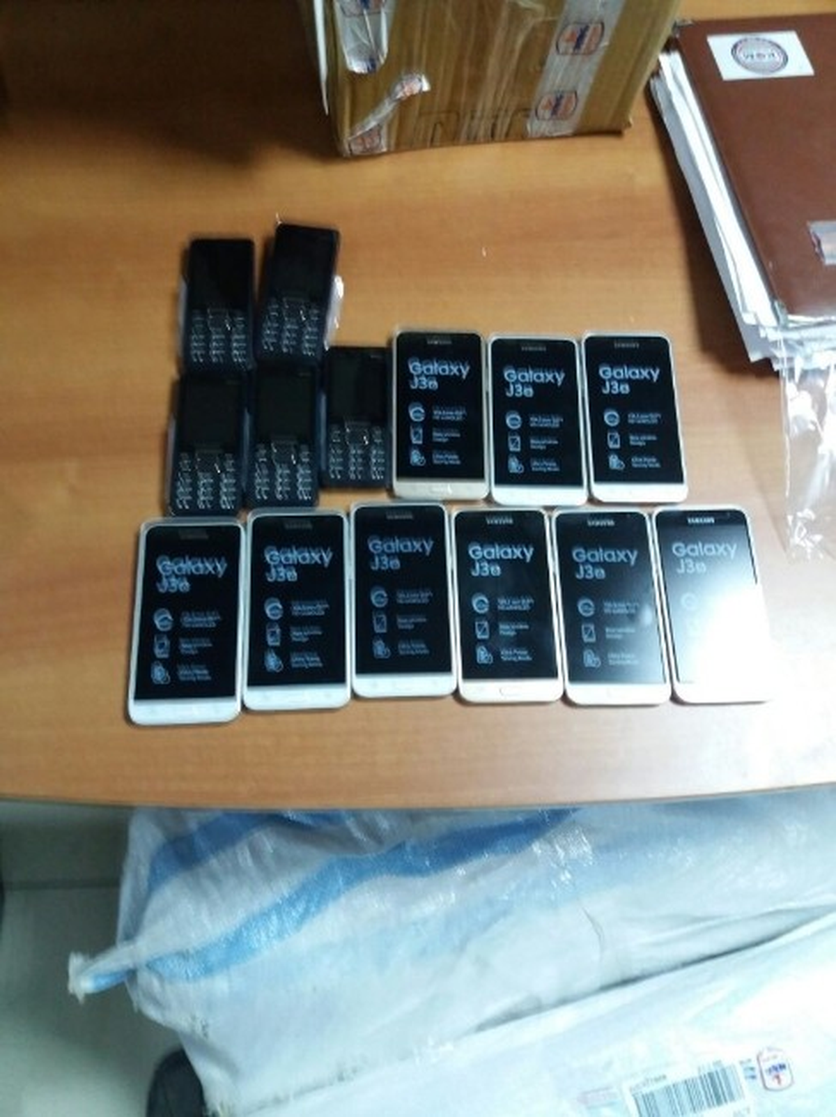 Van\'da Kaçak Sigara ve Cep Telefonu Operasyonu