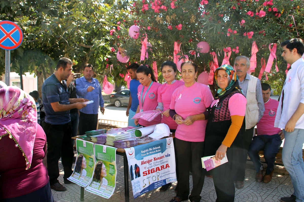 Yayladağı\'nda Göğüs Kanseri Bilgilendirme Standı Açıldı