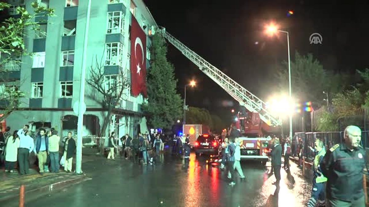 Yenibosna\'daki Terör Saldırısı - İbb Başkanı Topbaş, Olay Yerinde İncelemelerde Bulundu