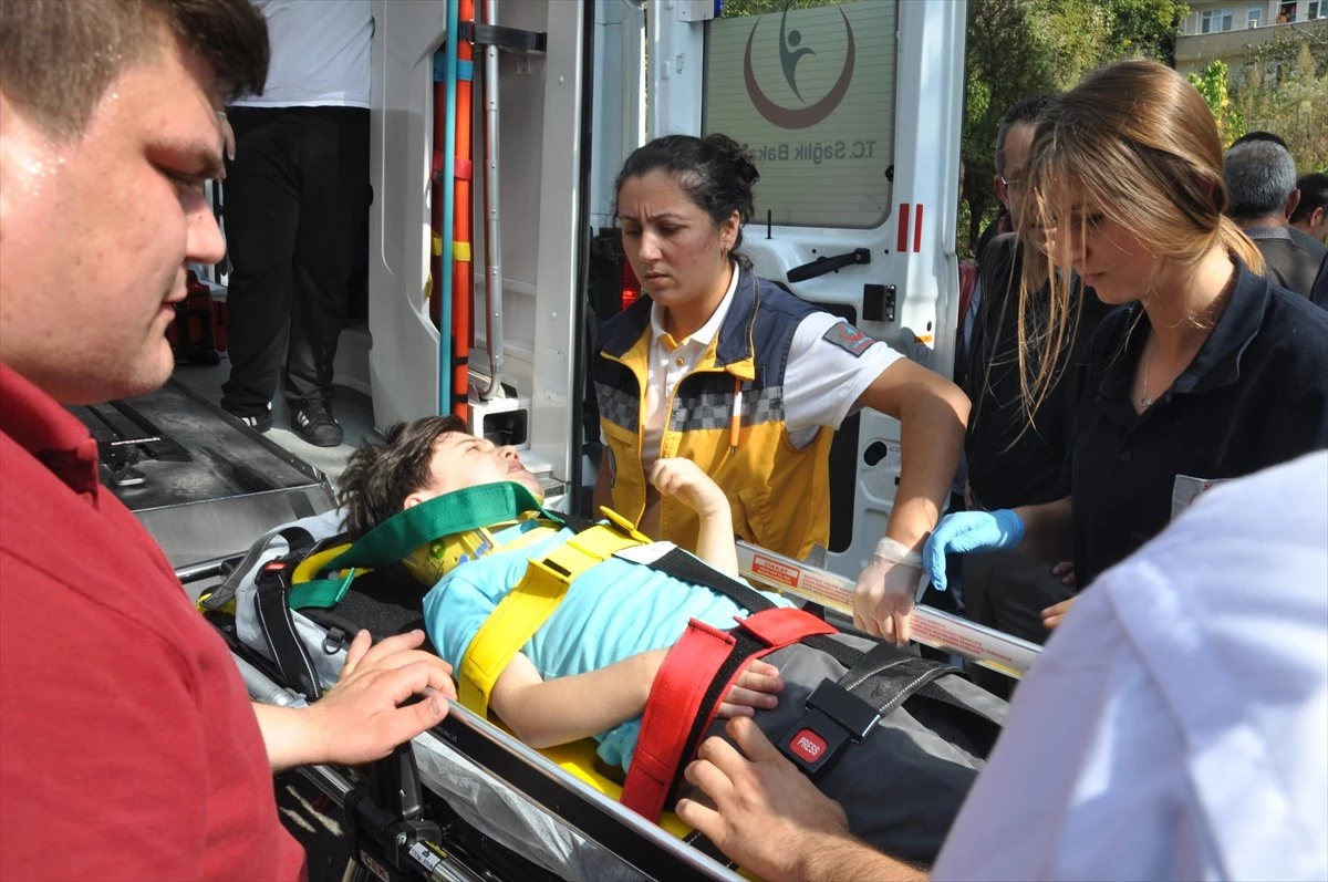 Zonguldak\'ta Otomobilin Çarptığı Öğrenci Yaralandı
