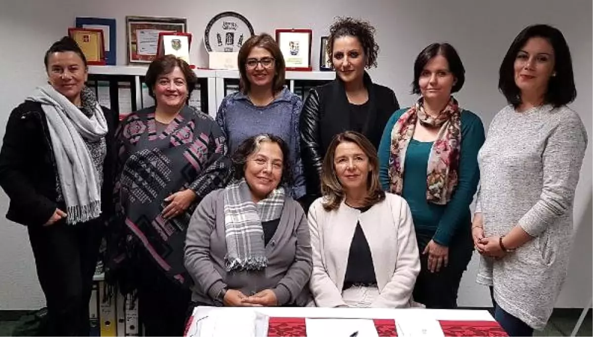 25 Yıllık Kadınlar Kulübünü Kapatılmaktan Kurtardılar