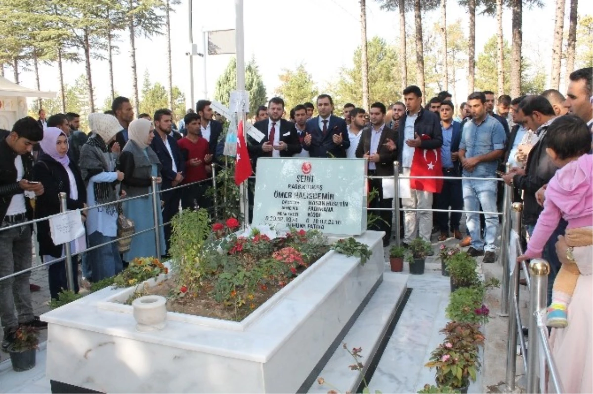350 Genç Ömer Halisdemir\'in Mezarını Ziyaret Etti
