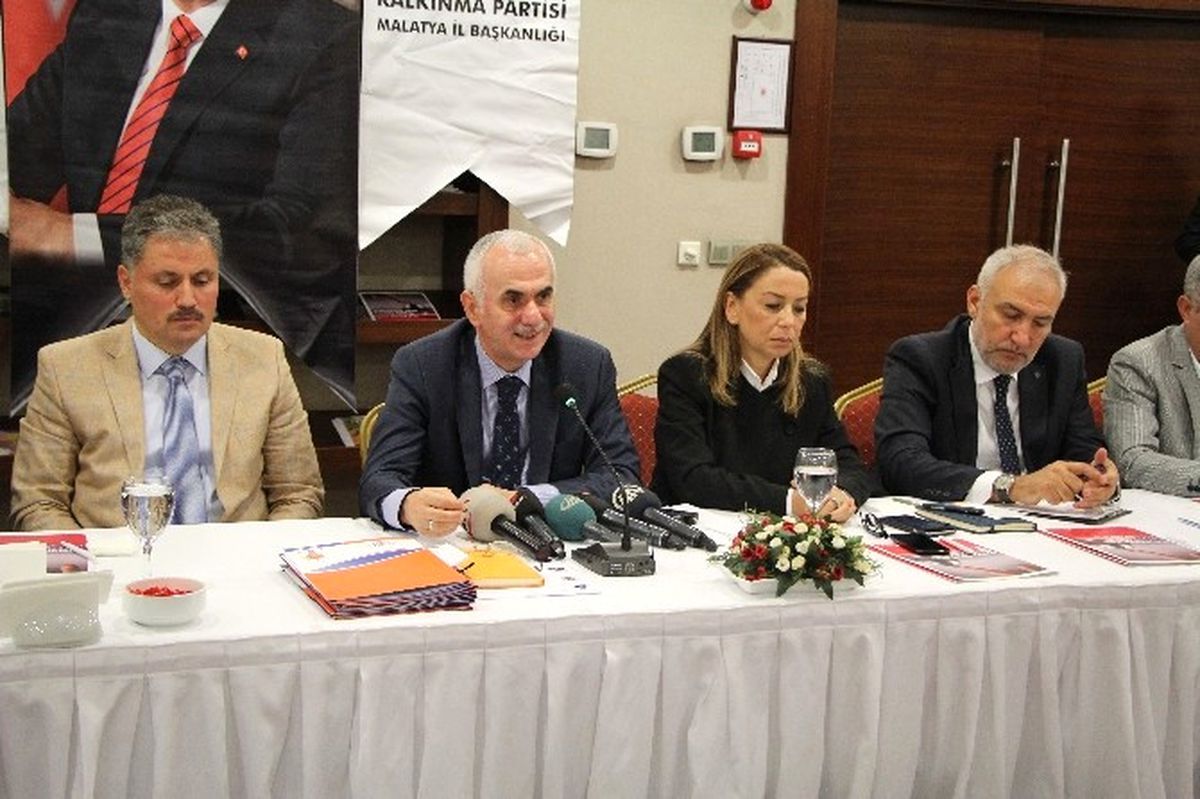 AK Parti\'de 874 Belediye Başkanı ile İlgili FETÖ Soruşturması Yapıldı