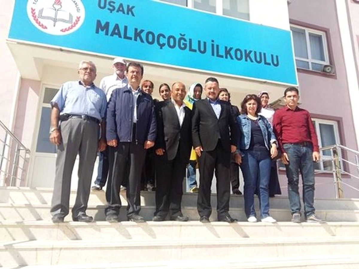 AK Parti Uşak Merkez İlçe\'den Eğitime Destek