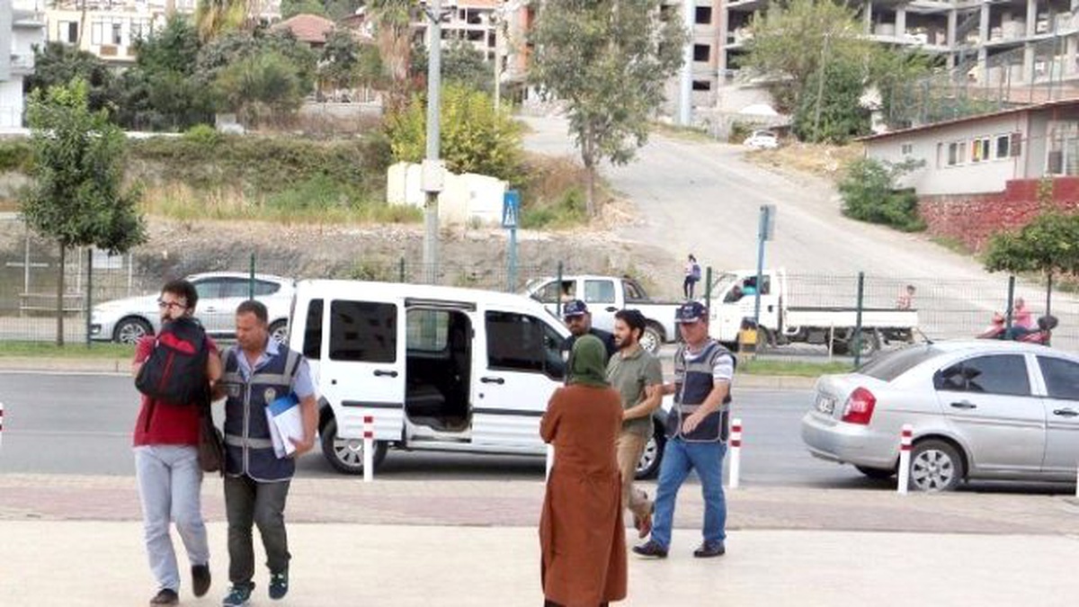 Alanya\'da Fetö Şüphelisi Öğretmenler Adliyede