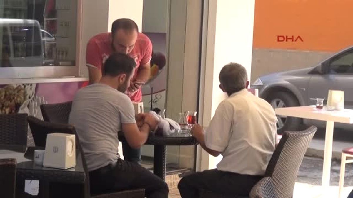 Antalya - Elini Öptürüp Dolandırıcılara 18 Bin TL Kaptırdı
