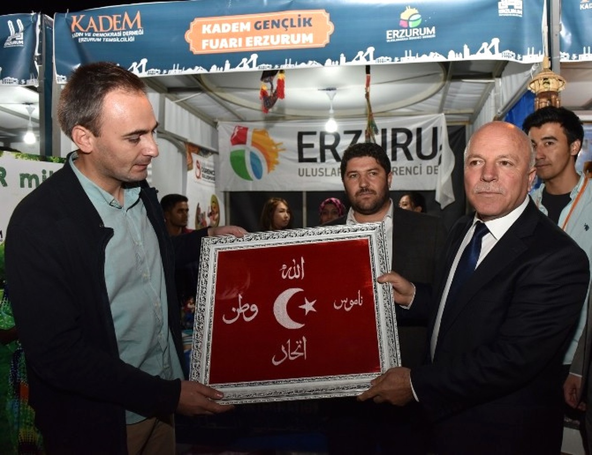 Büyükşehir ve Kadem\'den Gençlik Fuarı