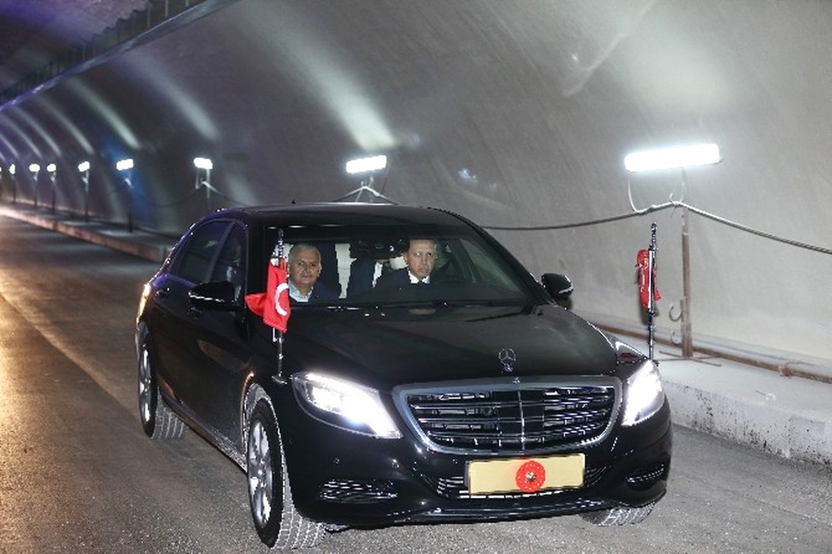 Cumhurbaşkanı Erdoğan, Kendi Kullandığı Otomobille Avrasya Tüneli\'nden Geçti