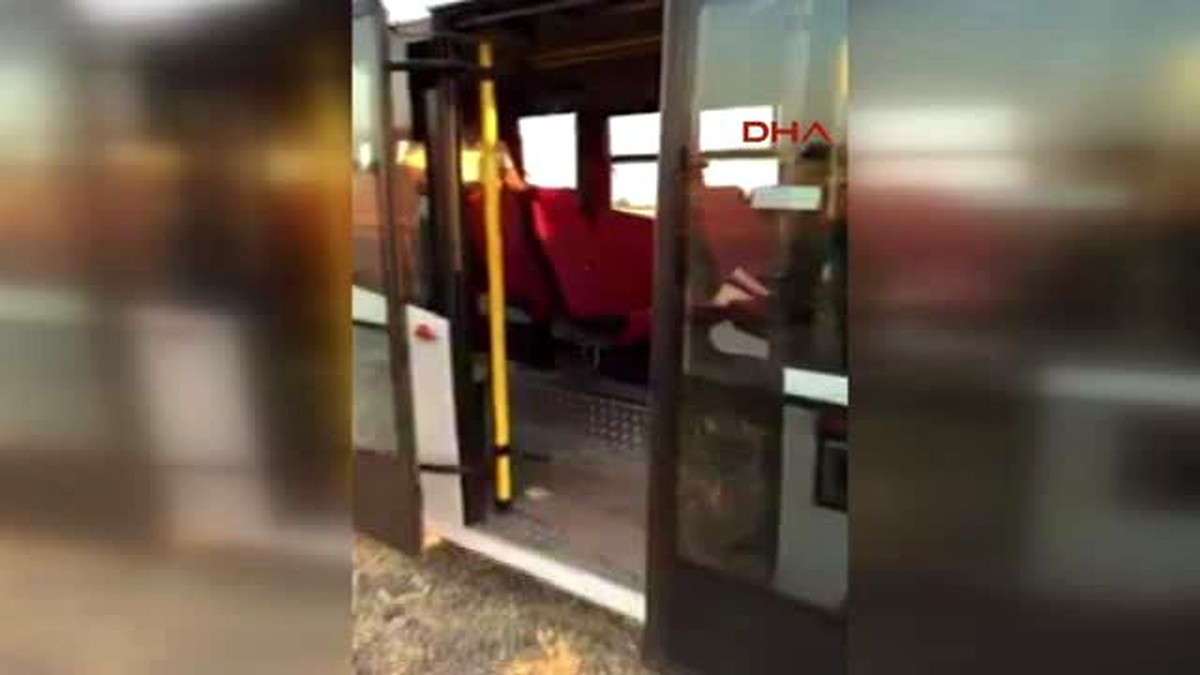 Diyarbakır - Minibüsün Gizli Bölmesinden PKK\'lı 2 Kadın Terörist Çıktı