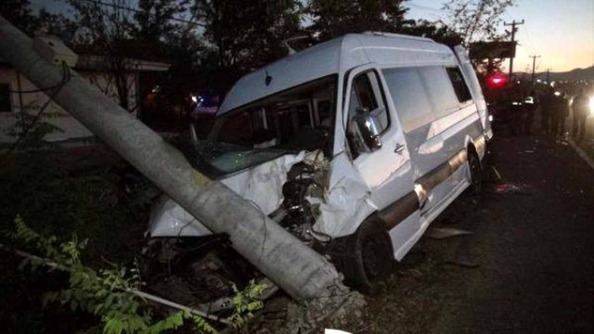 Elazığ\'da Trafik Kazası: 16 Yaralı