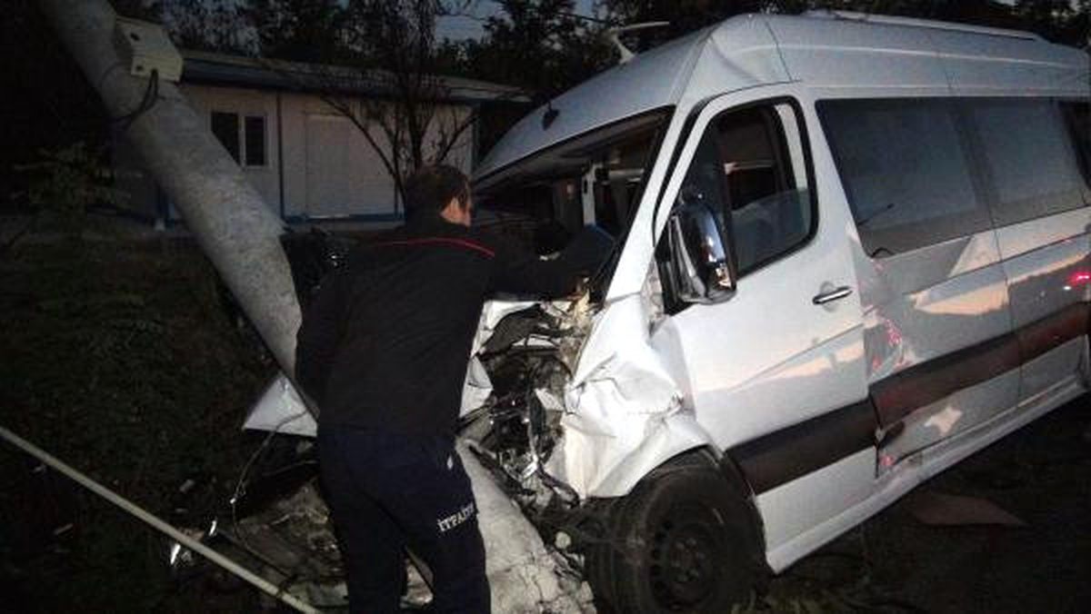 Elazığ\'da Trafik Kazası: 16 Yaralı