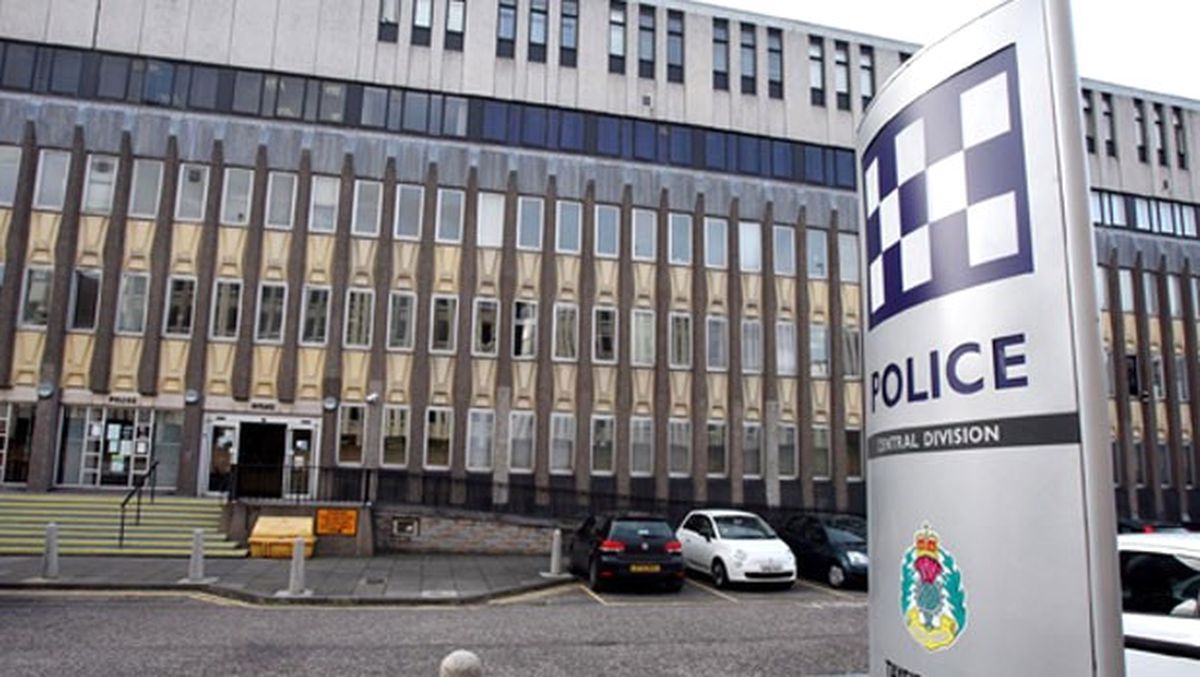 İngiltere'de Karşıdan Karşıya Geçmek İsteyen Tavuk Günün Konusu Oldu