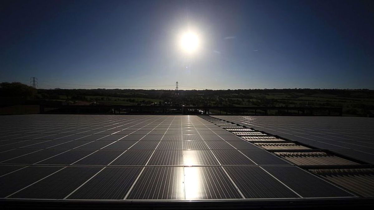 İngiltere\'de Güneş Panelleri Kömürden Çok Enerji Üretti