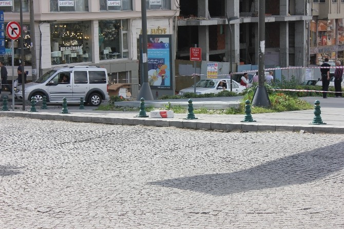 İstanbul\'da Şüpheli Paket Polisi Alarma Geçirdi
