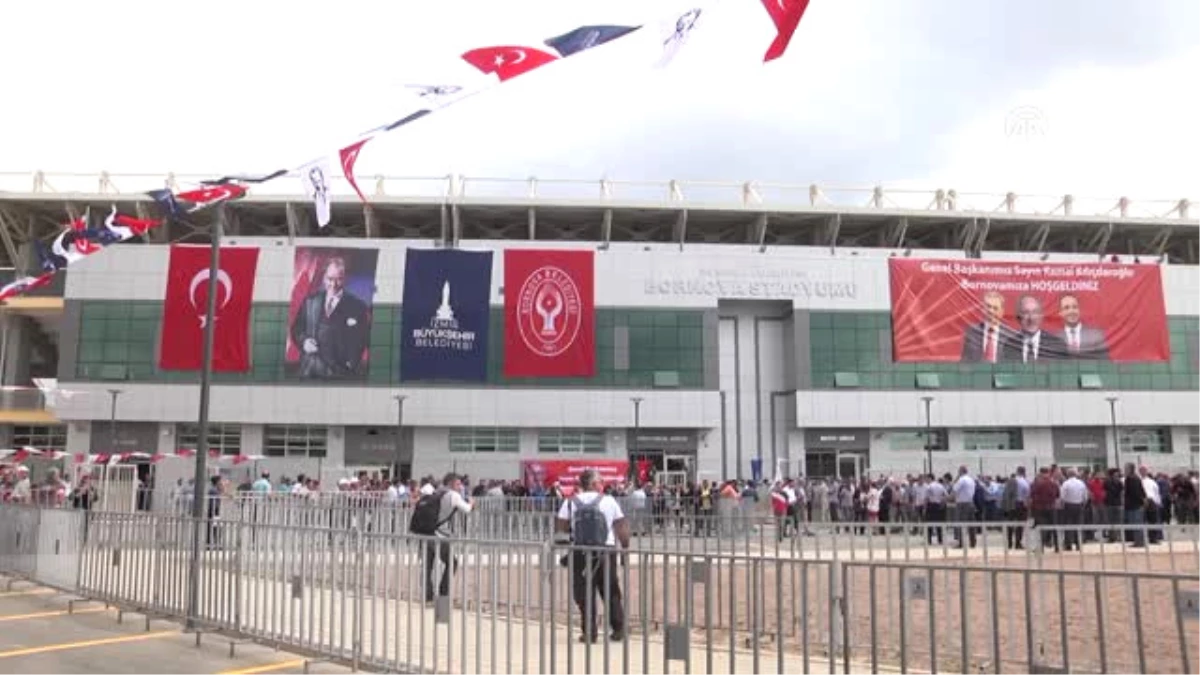 Kılıçdaroğlu Stadyum Açılışı Yapıp Şut Çekti