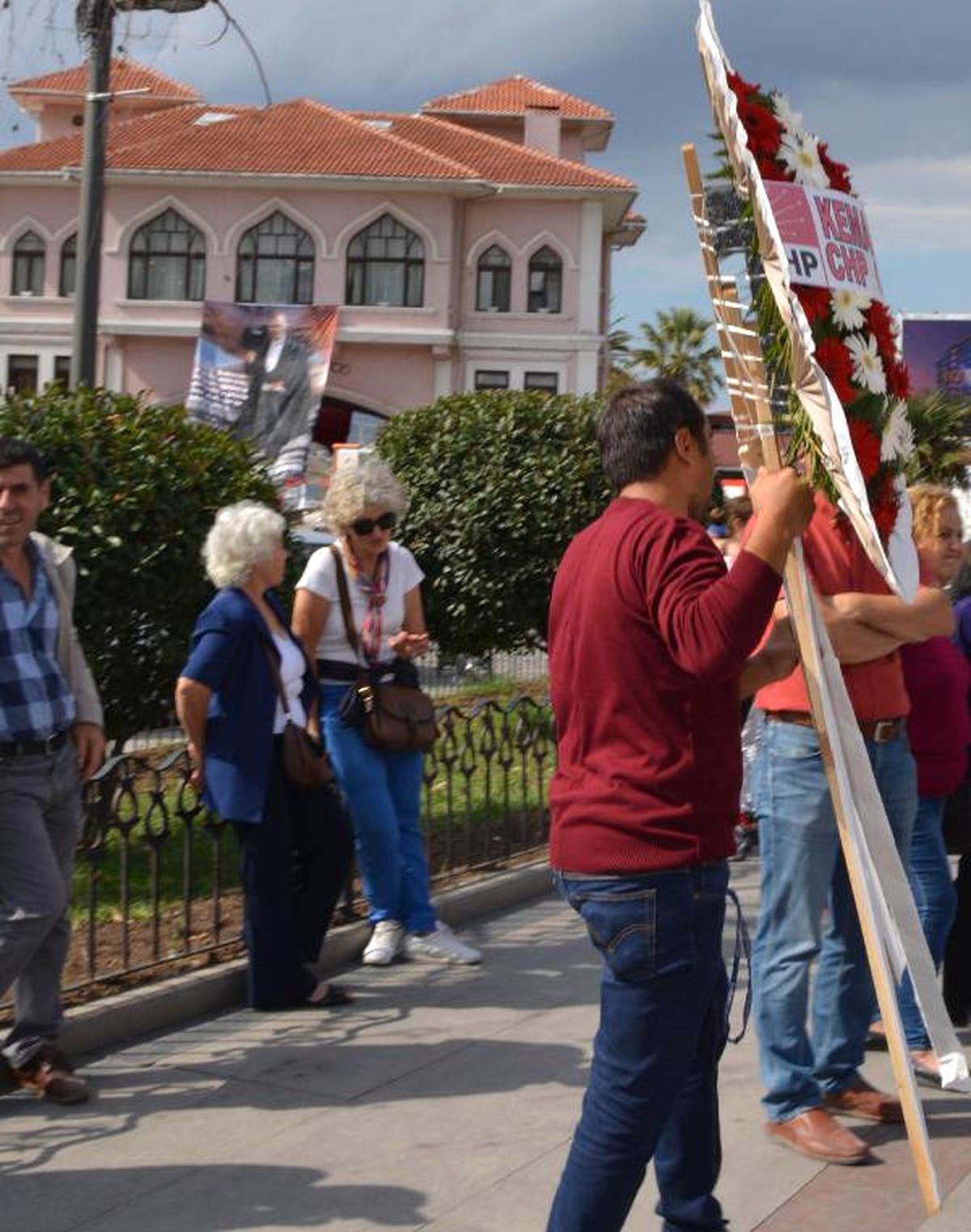 Törende Kriz Çıktı! CHP'li Başkan, Kılıçdaroğlu Çelengini Kaldırttı